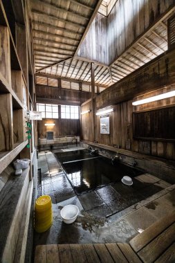 NOZAWAONSEN, JAPONAN - 18 Eylül 2024: Japonya 'nın Nagano Bölgesi' nde sıcak bir sonbahar gününde Nozawaonsen 'de halka arz