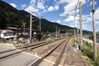 NARAI, JAPONYA - 20 EYLÜL 2024: Kiso Vadisi 'ndeki tarihi Narai kasabası Japonya' nın Nagano ilinde bir sonbahar günü