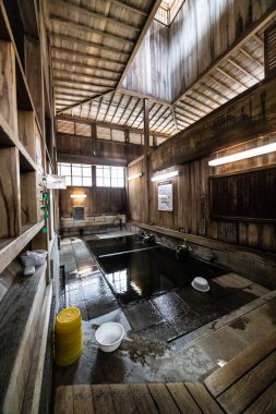 NOZAWAONSEN, JAPONAN - 18 Eylül 2024: Japonya 'nın Nagano Bölgesi' nde sıcak bir sonbahar gününde Nozawaonsen 'de halka arz