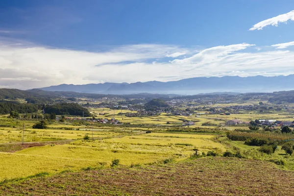 IIZUNA, JAPONYA - 20 EYLÜL 2024: Japonya 'nın Nagano ilinde açık bir sonbahar sabahı Iizuna' ya doğru manzara
