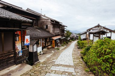 MAGOME, JAPONYA - 21 Eylül 2024 Japonya 'nın Nakatsugawa kasabası yakınlarındaki tarihi Magome Magome-Juku köyü
