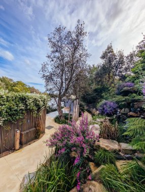 METUNG, AUSTRALYA - 20 Eylül 2025: Victoria, Avustralya 'da sıcak bir bahar gününde Metung Kaplıcaları