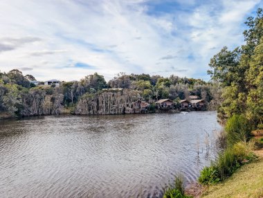 METUNG, AUSTRALYA - 20 Eylül 2025: Victoria, Avustralya 'da sıcak bir bahar gününde Metung Kaplıcaları