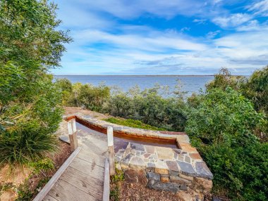 METUNG, AUSTRALYA - 20 Eylül 2025: Victoria, Avustralya 'da sıcak bir bahar gününde Metung Kaplıcaları