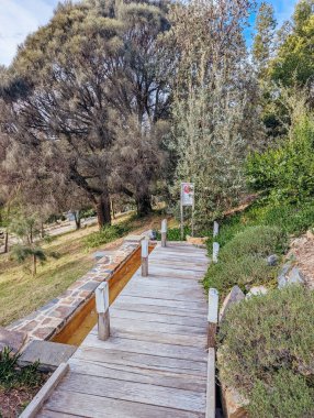 METUNG, AUSTRALYA - 20 Eylül 2025: Victoria, Avustralya 'da sıcak bir bahar gününde Metung Kaplıcaları