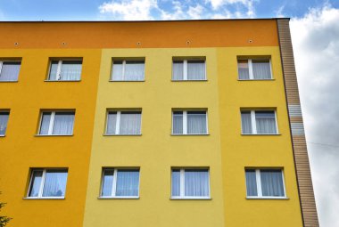 büyük kat mülkiyeti apartman. gökdelen bina konut.