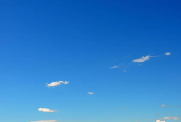 Wonderful blue sky, with some white clouds — Stock Photo, Image