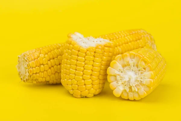 Fresh yellow sweet corn on yellow — Stock Photo, Image
