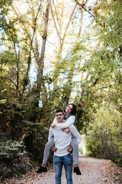 Young couple — Stock Photo, Image