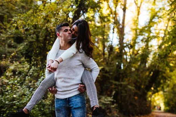 Young couple — Stock Photo, Image