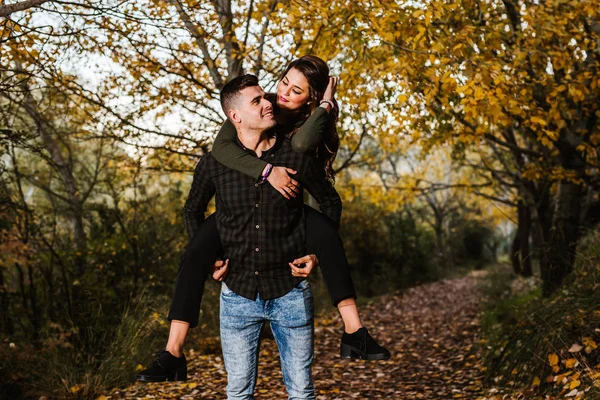 Young couple — Stock Photo, Image