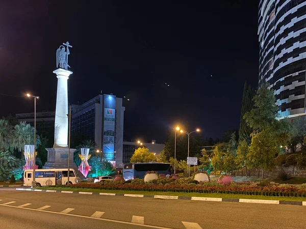 Sochi, Ryssland - 26 september 2019: Ett monument, Ärkeängeln Mikael — Stockfoto