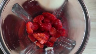 Blender içine düşen muzlar