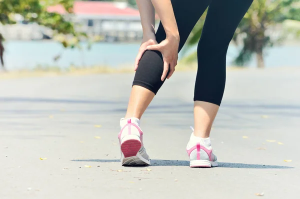 Woman Runner Leg Muscle Pain Running Outdoors Summer Nature — Stock Photo, Image