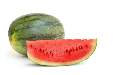 Beyaz arkaplanda karpuz izole