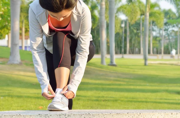 Runner Trying Running Shoes Getting Ready Jogging — Stock Photo, Image