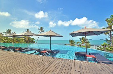 Yaz tatili lüks yüzme havuzunda