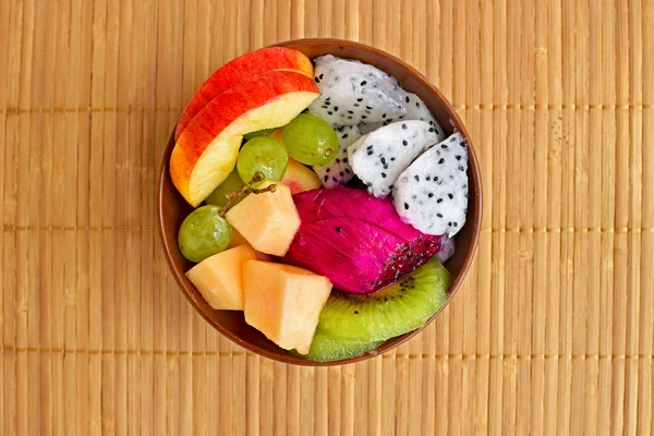 Cuenco Ensalada Frutas Frescas Saludables Sobre Fondo Madera Vista Superior —  Fotos de Stock