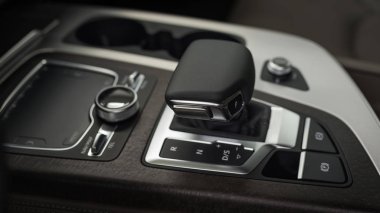 Araba otomatik vites. 