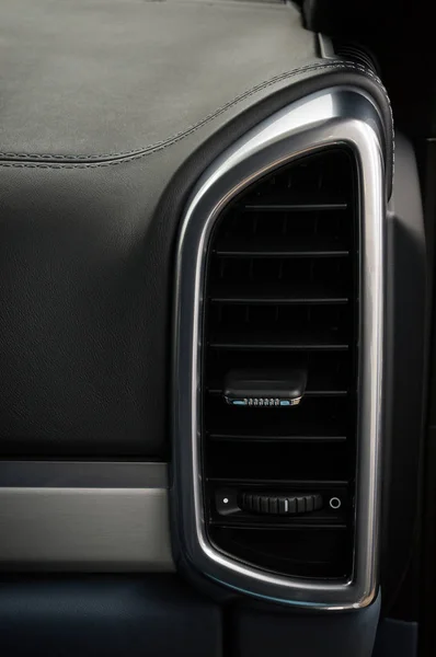 Sistema de ar condicionado no painel do carro . — Fotografia de Stock