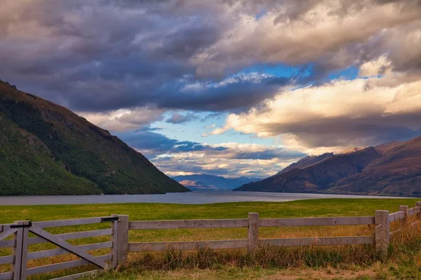 新西兰公路旅行 从南岛的路边看到美丽的景色 — 图库照片