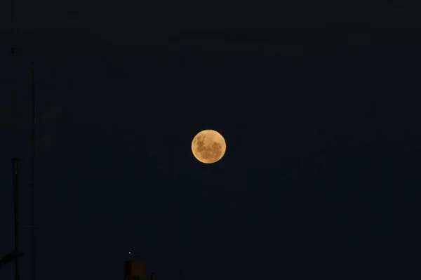 Lua Cheia Antes Eclipse Sobre Fundo Céu Escuro — Fotografia de Stock