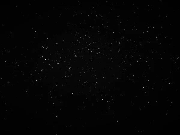 Фотография темного ночного неба, полного звезд — стоковое фото