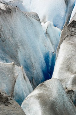 Perito Moreno buzulunun yüzeyinde buz oluşumları, Patagonya Arjantin