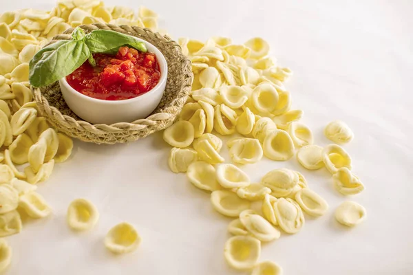 Закрыть натюрморт ручной работы pasta orecchette puglie — стоковое фото