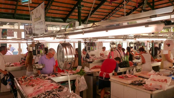 View of the fish market in Ciutadella de Menorca, with various c — Stock Image View of the fish market in Ciutadella de Menorca, with various c Stock Photo