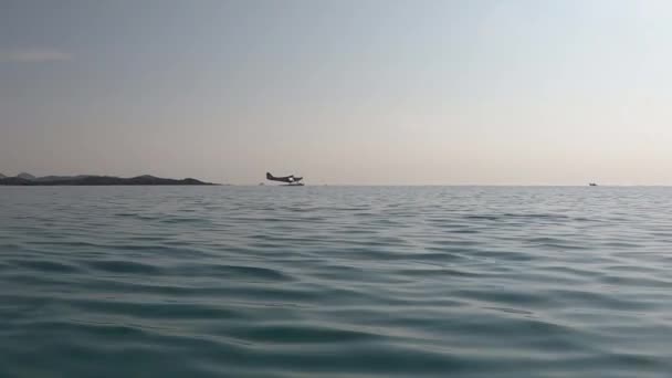 Shooting Surface Water Sea Flat Morning Backlight Reflections Seaplane Horizon — Stock Video