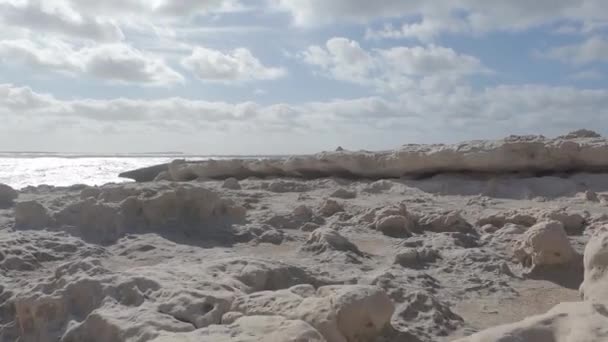 Tieffliegeraufnahme Einer Aufnahme Auf Kalksteinfelsen Ähnlich Einem Tiefflug Auf Einem — Stockvideo