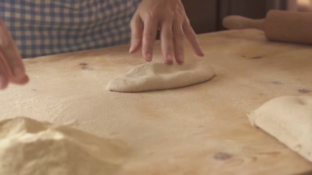 Zavřete Proces Domácí Veganské Farfalle Těstoviny Pšeničnou Moukou Tvrdou Kuchařka — Stock video