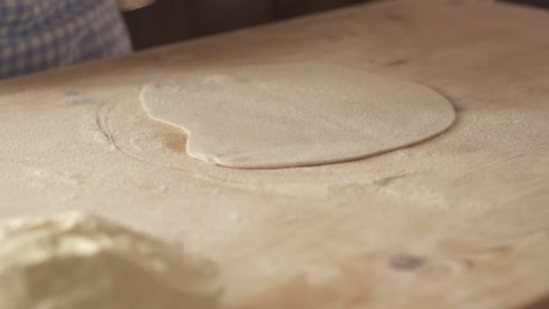 Slow Motion Proces Van Zelfgemaakte Veganistische Farfalle Pasta Met Durumtarwemeel — Stockvideo