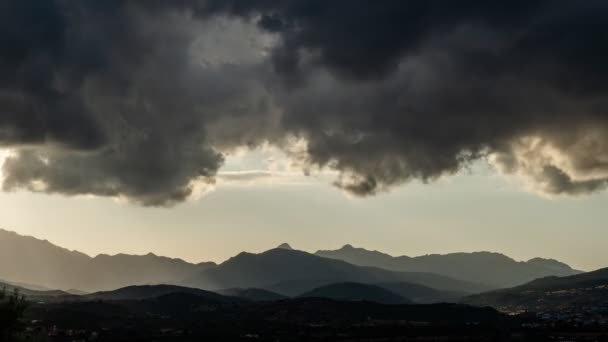 Dramático Uhd Cielo Nublado Atardecer Timelapse Una Gran Nube Negra — Vídeos de Stock