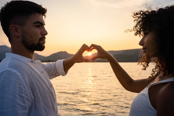 Mixed Race Couple Caucasian Man Her Hispanic Girlfriend Forming Heart — Stock Photo, Image