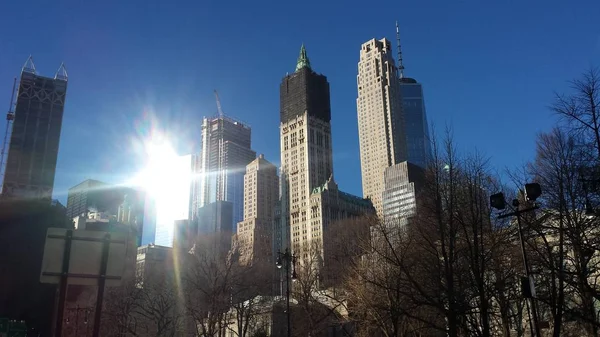 skyskrapor i strlande solsken, New York 
