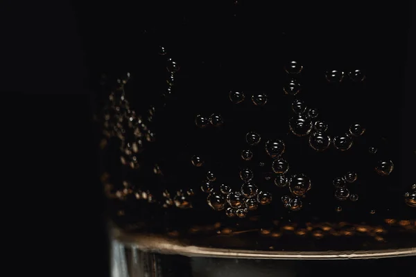 Vidro Refrescante Bebida Fizzy Cola Com Bolhas Fundo Preto — Fotografia de Stock