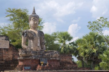 Görünümü güzel taş'ın Sukhothai Historical Park, Tayland Wat Maechon Buda heykeli