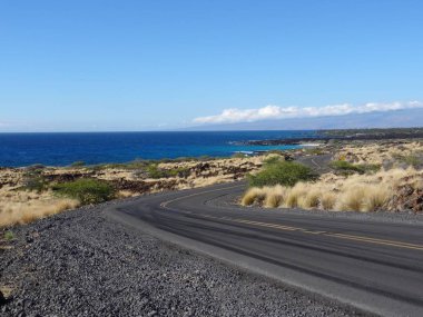 Big Island, Hawaii Manini'owali Plajı'na giden yolun eğri görüntüleyin
