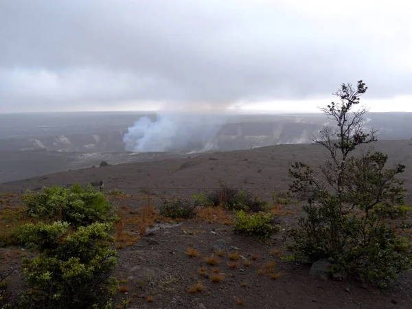 夏威夷大岛基劳埃亚火山火山口的景色 — 图库照片