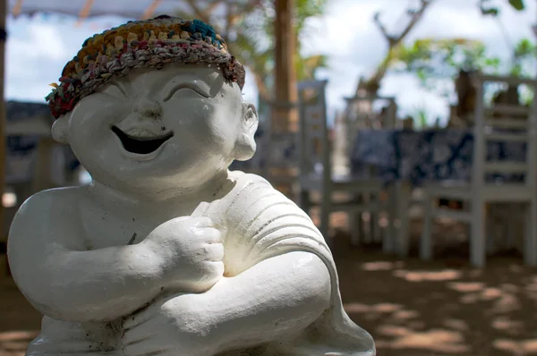 Smějící se porcelánová socha — Stock fotografie