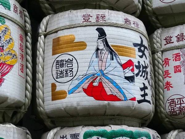 Imagen de cerca de un barril de sake en el Santuario Mejii en Tokio —  Fotos de Stock