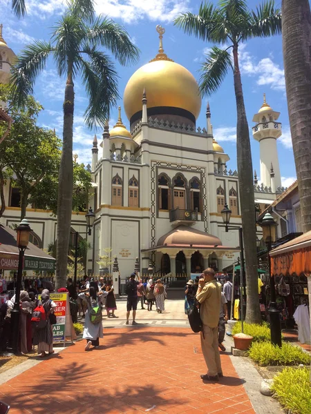 Pohled na krásnou Mašjidu Sultánskou mešitu v Singapuru — Stock fotografie