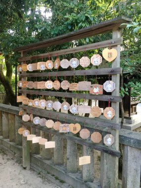 Yasaka Shrine, Kyoto 'da EMA 'nın (küçük ahşap dilek plaketleri) yakın çekim