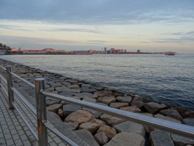 Limandan Kobe 'nin Liman Adası görünümü