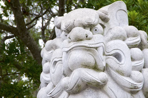 Huge Komainu (dog-lion like guardian) stone statue Izanagi Shrine on Awaji Island in Japan — ストック写真