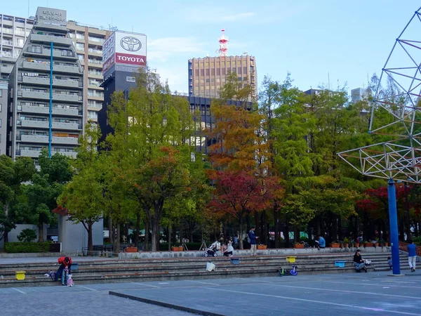 Utsikt over plassen i Kobe 's East Park (Higashi Yuenchi ) – stockfoto