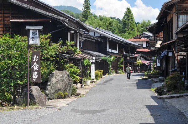 Vue des belles maisons en bois de Tsumago-Juku au Japon — Photo