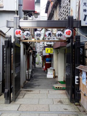 Osaka tipik bir Japon yan yol görünümü